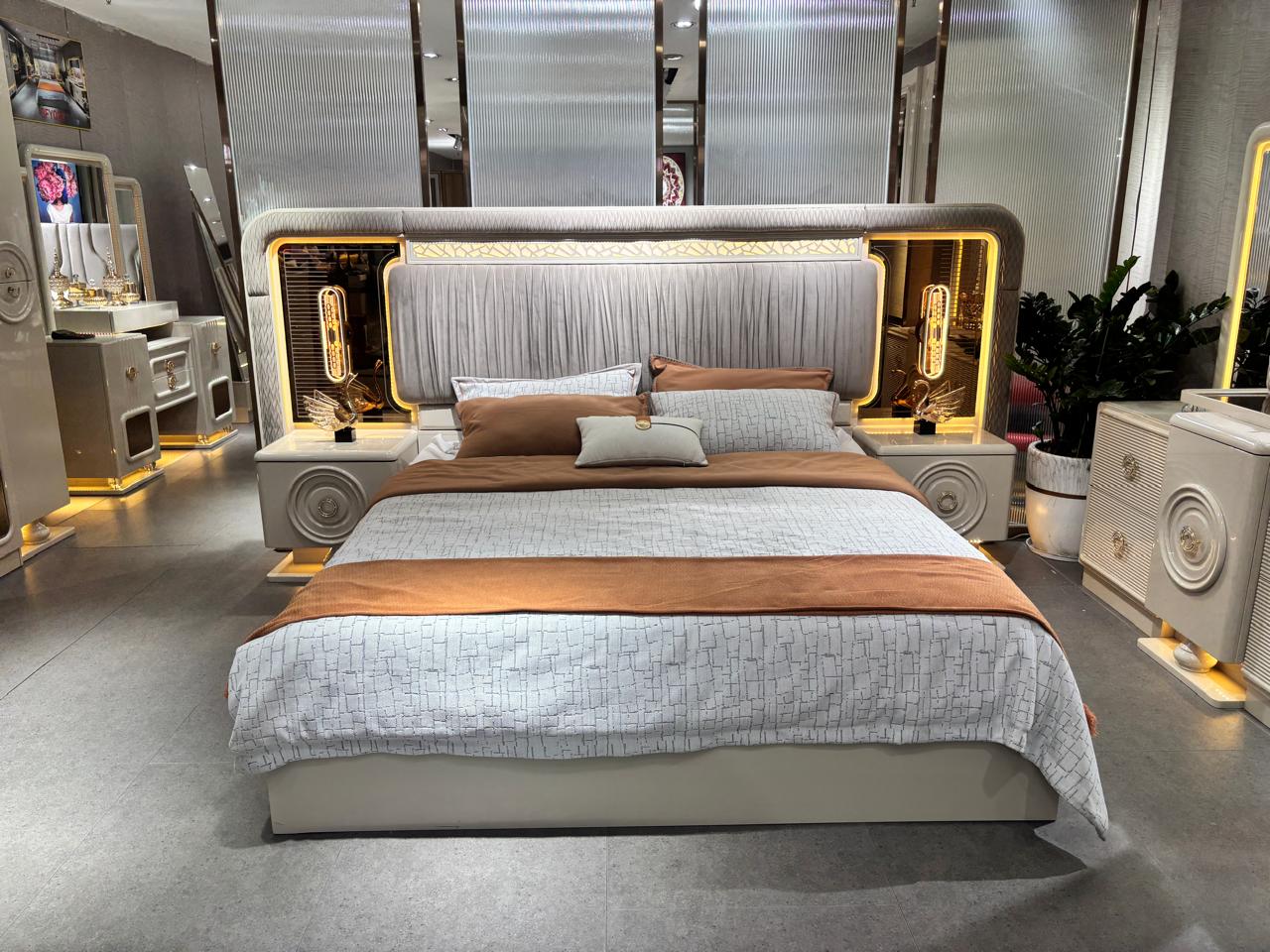 The royal King bed c208