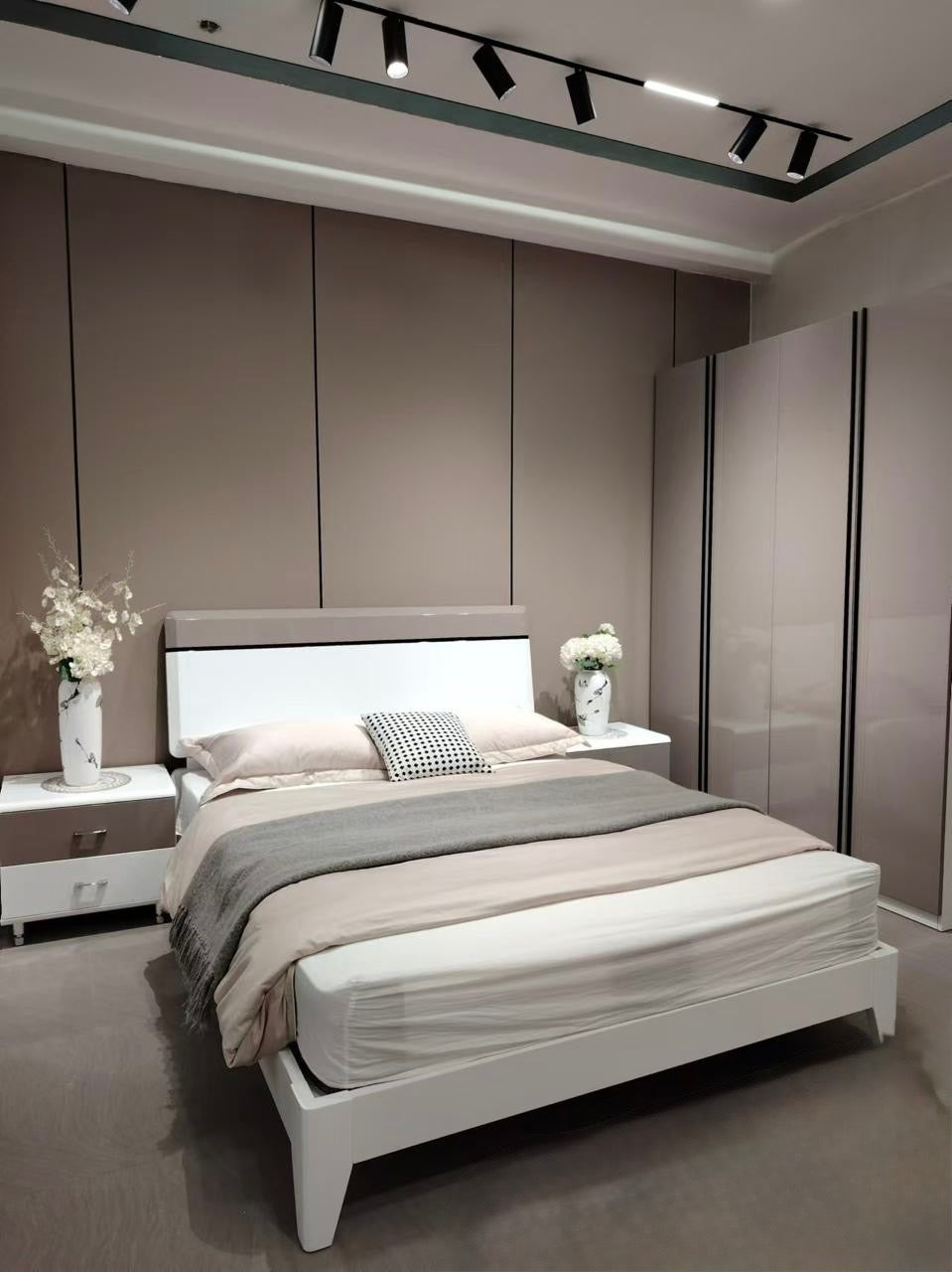 C203 White glossy painted hydraulic lift storage bed