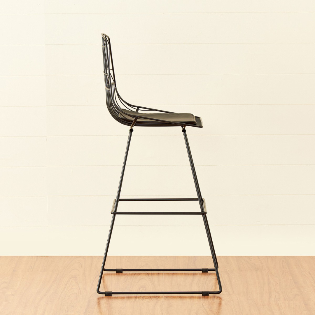 Chic Chateau wire bar stool