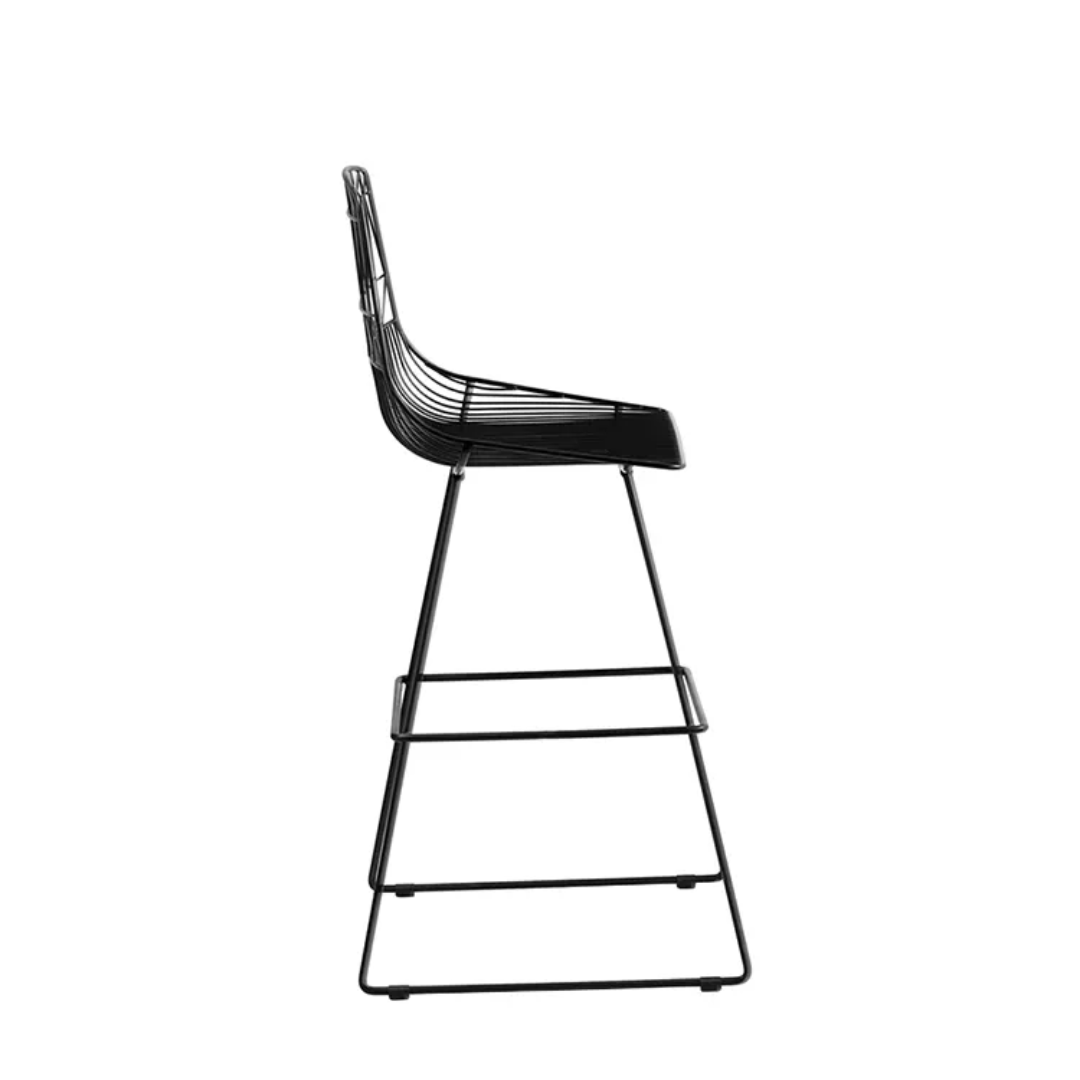 Chic Chateau wire bar stool